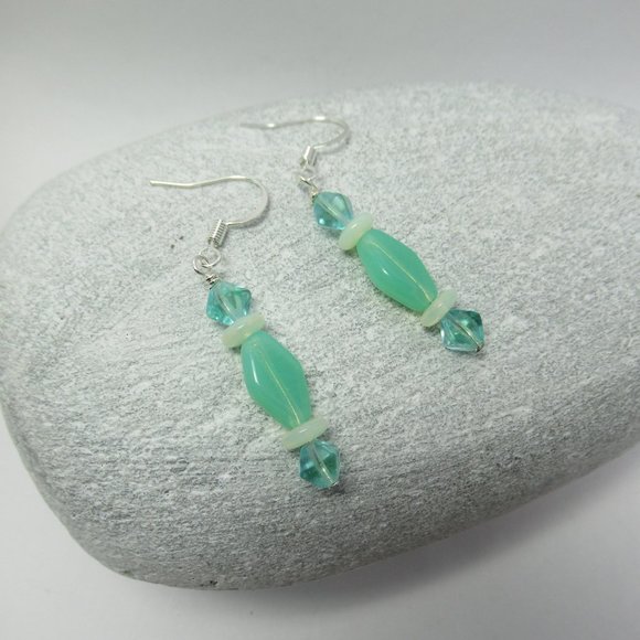 Uranium glass bead earrings - Picture 9 of 11